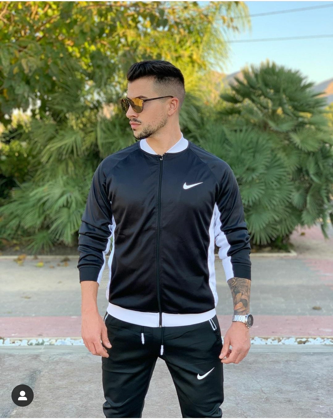 CHÁNDAL NIKE CHAQUETA CREMALLERA Y PANTALONES CON BOLSILLOS REFLECTANTES
